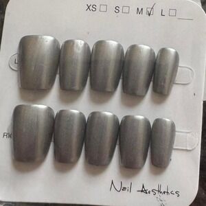 "Steel Muse" Press-On Nail Set – Metallic Gray‎ Minimalism with a Glossy Edge